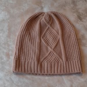 TJD beanie color cream good condition